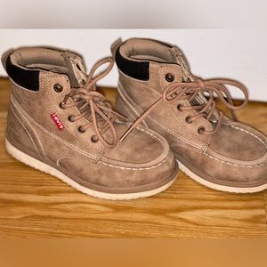 Boys Levi’s boots
